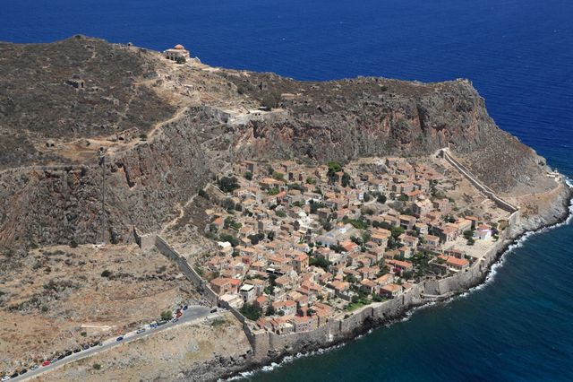 Τελεφερίκ στη Μονεμβασιά: Νέα καθυστέρηση από αρχαιολογικό εύρημα