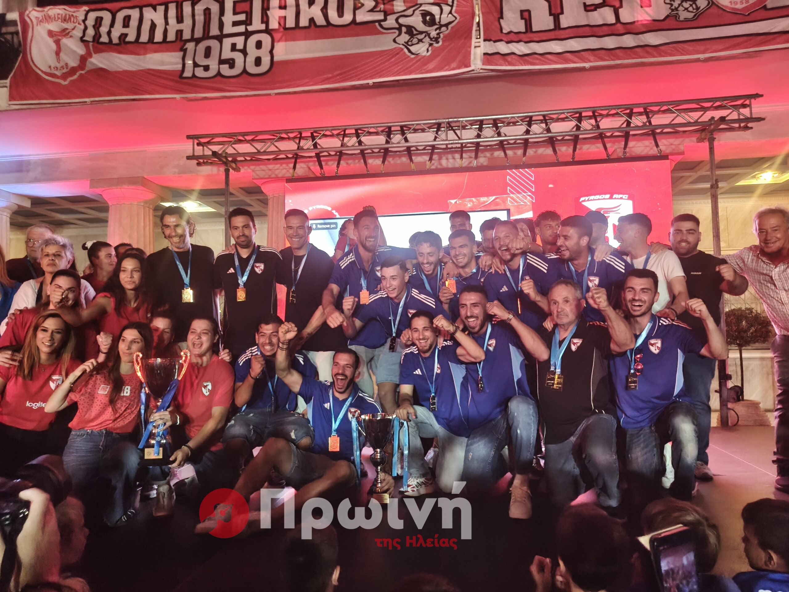 Μεθυσμένη πολιτεία ο Πύργος-Ξέφρενο γλέντι στη φιέστα ανόδου της ανδρικής και γυναικείας ομάδας (photos+videos)