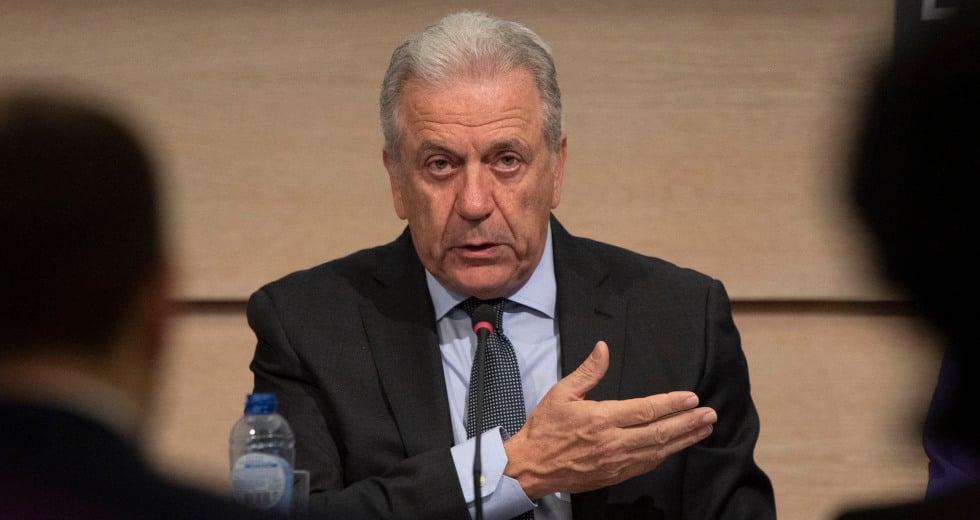 Qatargate: Ευρωπαϊκό ένταλμα σύλληψης για τον Δημήτρη Αβραμόπουλο – Ο ίδιος ζητά την άρση της ασυλίας του
