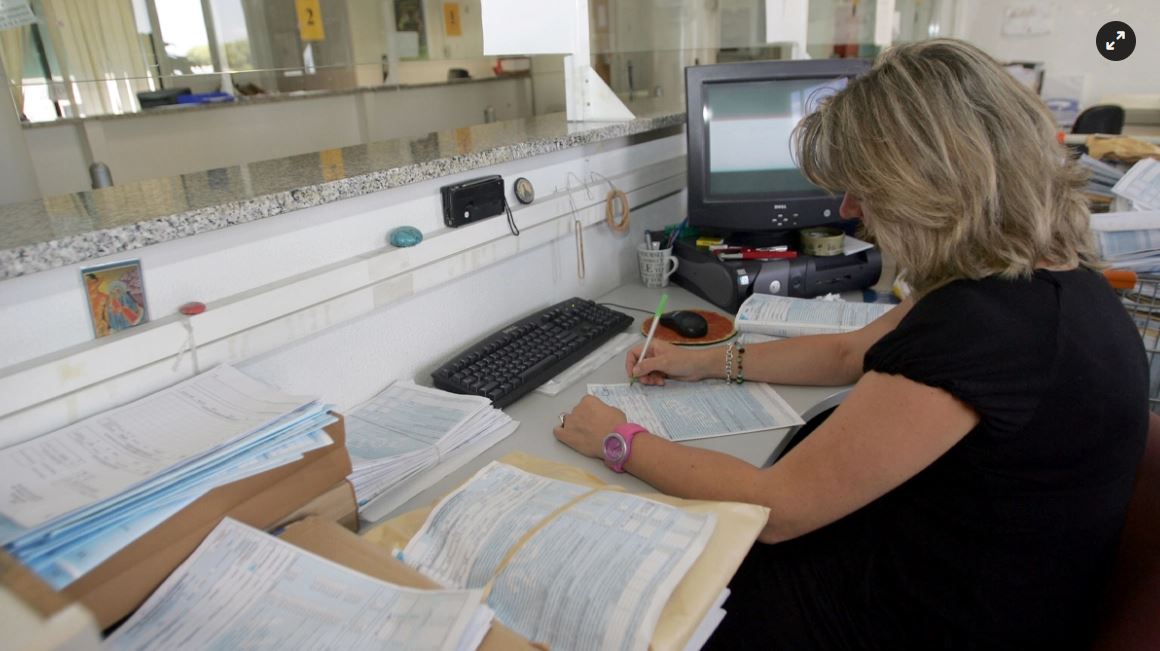 Δημόσιο – άρση μονιμότητας: Κατατέθηκε στη Βουλή η πρόταση της κυβέρνησης (έγγραφο)