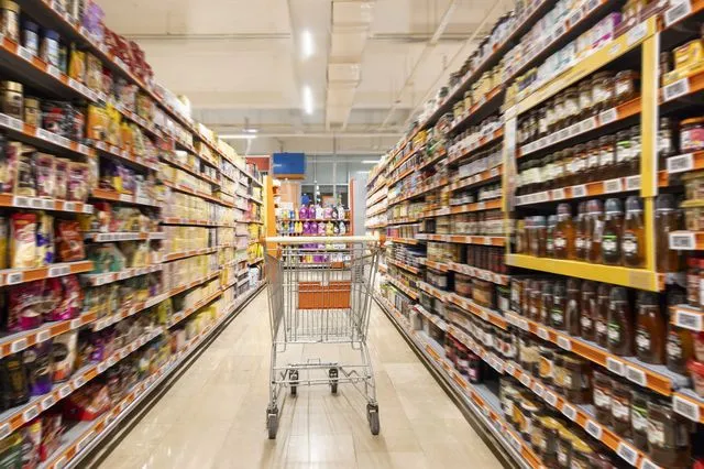 Ακρίβεια: Τι αλλάζει με τη συμφωνία για τις τιμές
