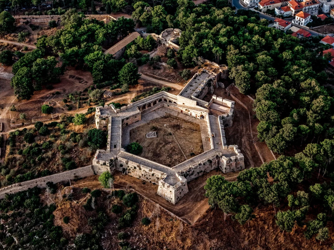 Αντιδράσεις από τον Σύλλογο Ελλήνων Αρχαιολόγων για τη γαμήλια δεξίωση στο Νιόκαστρο της Πύλου
