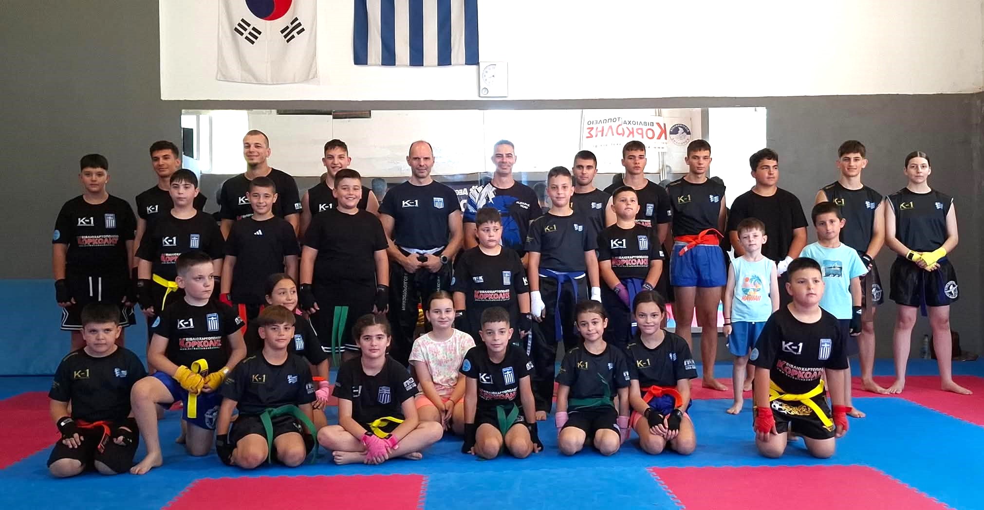 Panagiotopoulos Team: Με απόλυτη επιτυχία οι προαγωγικές εξετάσεις έγχρωμων ζωνών Kickboxing