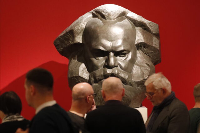 Όπιο του λαού: Μήπως τελικά ο Μαρξ είχε δίκιο για τη θρησκεία;