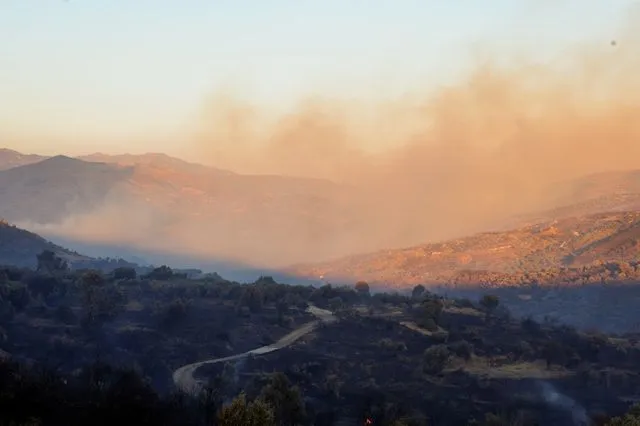 Μάχη χωρίς τέλος στην πυρκαγιά στο Ρέθυμνο – Εκκενώσεις μέσα στην νύχτα