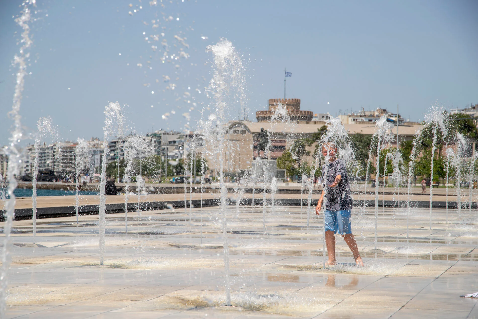 Καμίνι η χώρα: Σήμερα η πιο δύσκολη μέρα με 43άρια