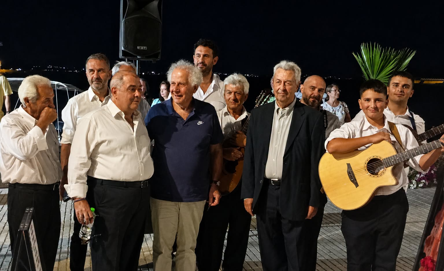«Άρωμα» καντάδων προσέφερε στο Κατάκολο το Λιμενικό Ταμείο