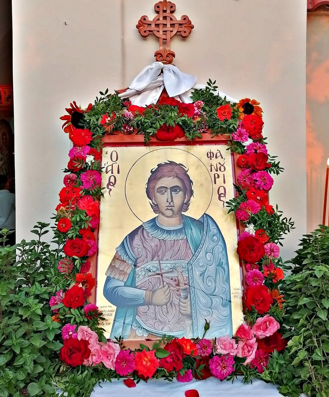 Ν. Φιγαλεία: Πλήθος πιστών στον πανηγυρικό Εσπερινό στο εκκλησάκι του Αγίου Φανουρίου