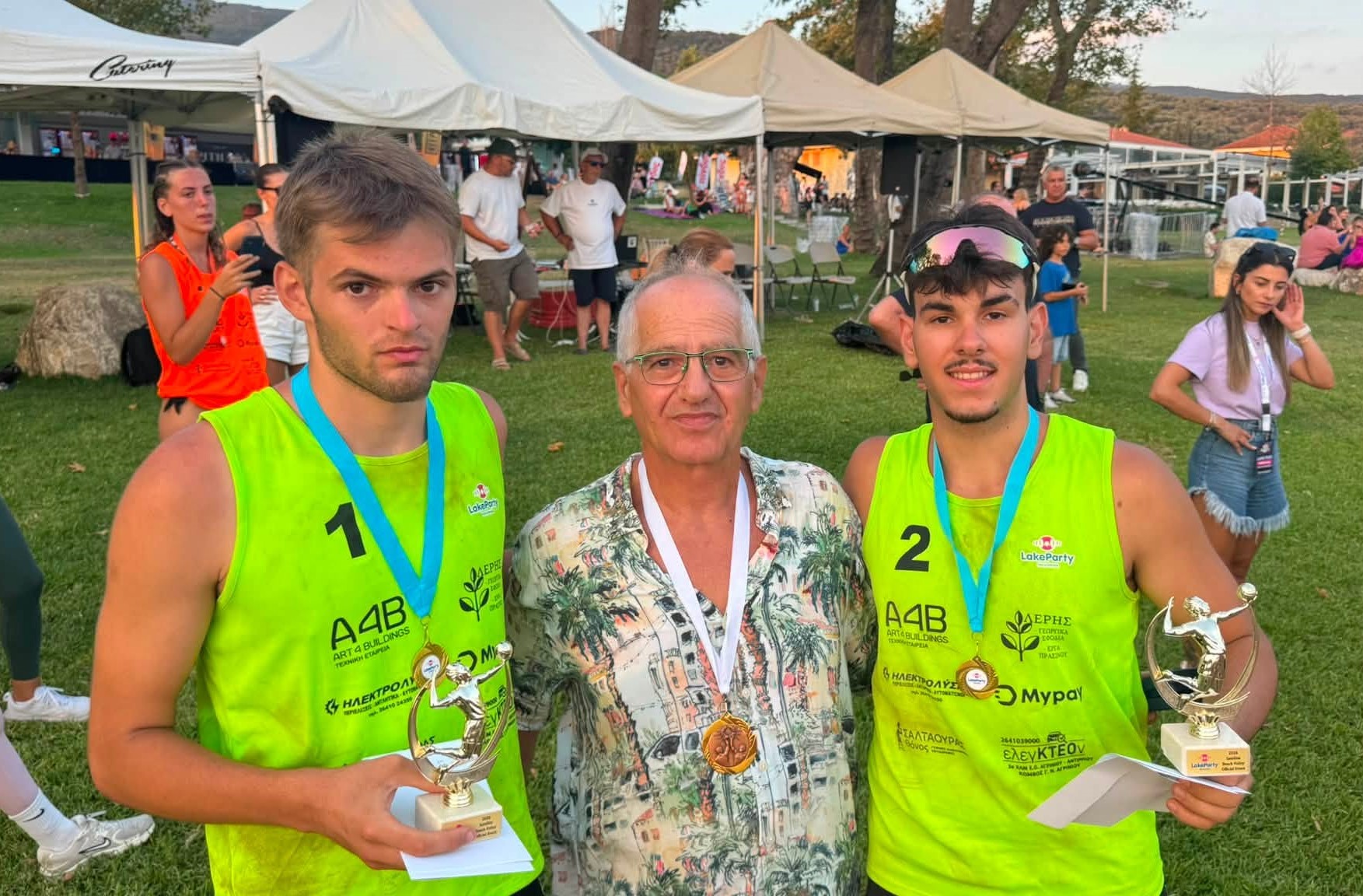 Beach Volley: Τιμητική πλακέτα για τον Ασημάκη Διονυσόπουλο στην Τριχωνίδα
