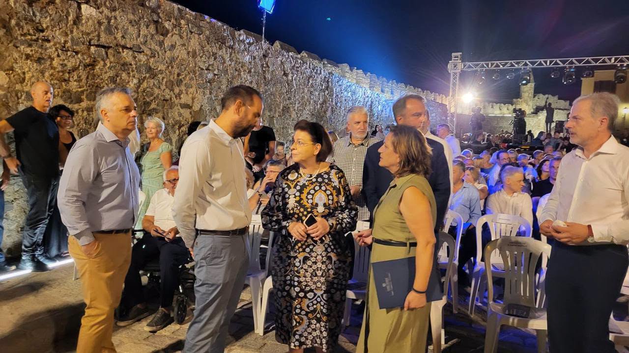 Μενδώνη και Φαρμάκης στην παράδοση του έργου του Ενετικού Λιμένα Ναυπάκτου -Αγαστή συνεργασία ΥΠΠΟ με ΠΔΕ