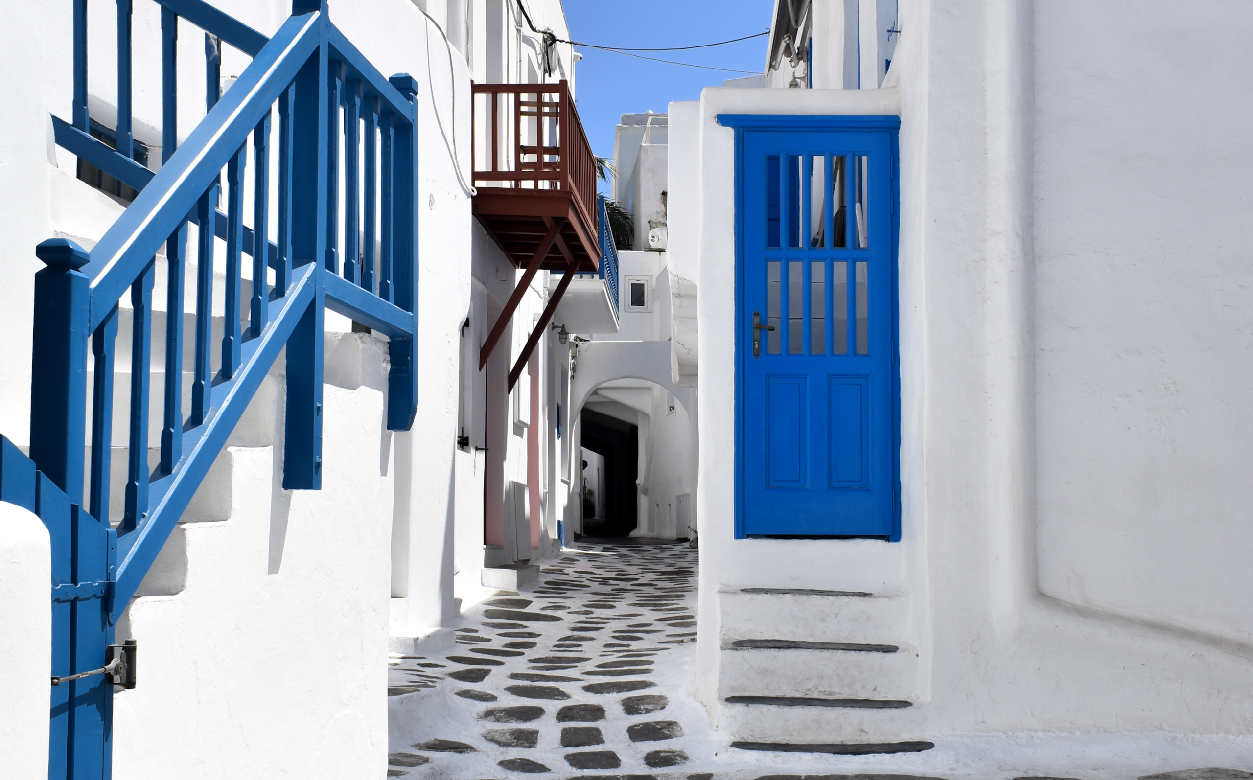 Ποιος έβαψε τελικά λευκές τις Κυκλάδες; Ο Μεταξάς, οι επιδημίες, ο μύθος της χολέρας και τι ισχύει σήμερα