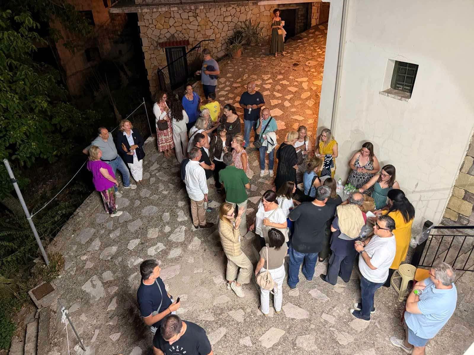 Ο Παύλος Μάτεσις “επέστρεψε στη γενέτειρά του- Καθήλωσε το κοινό “Η μητέρα του σκύλου”