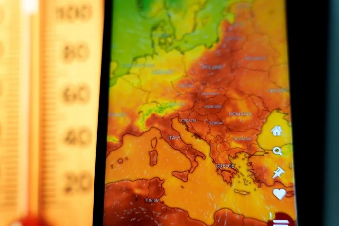 Συναγερμός για το εκρηκτικό πυρομετεωρολογικό τριήμερο: Καύσωνας και ριπές ανέμων έως 9 μποφόρ