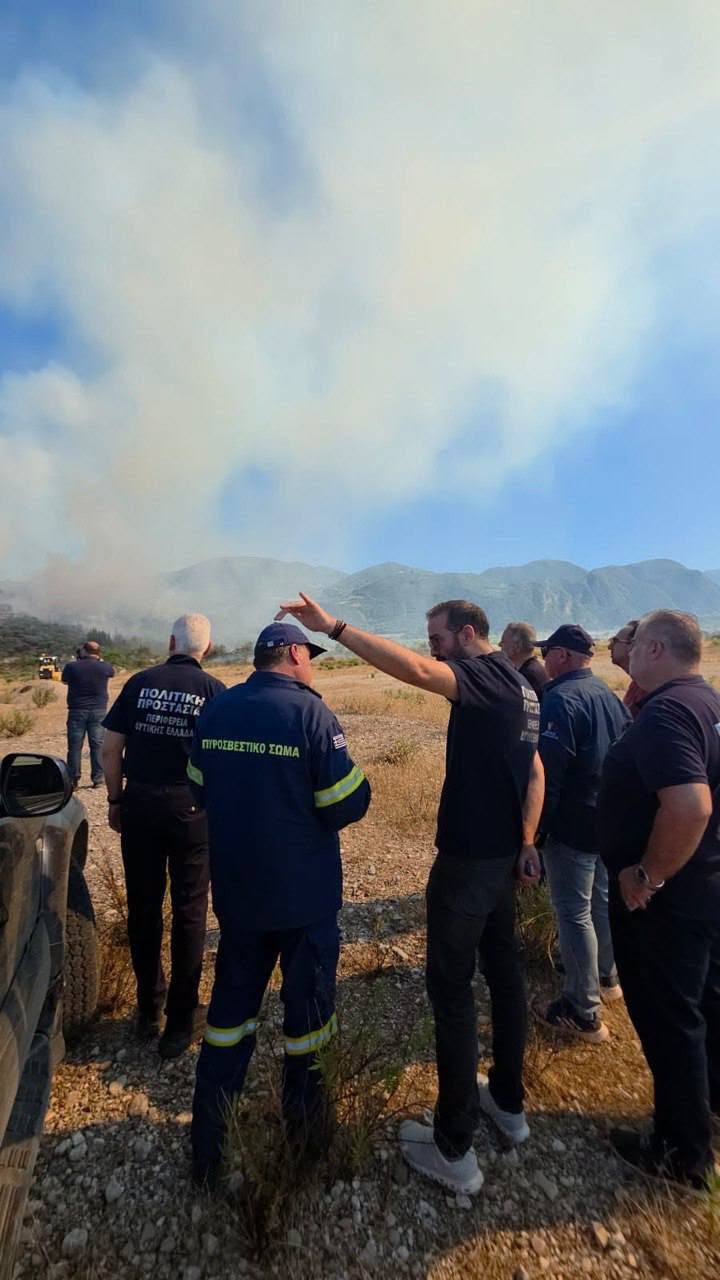 Στην πρώτη γραμμή ο Ν. Φαρμάκης στη μάχη με τις φλόγες σε Αιγιάλεια, Στάνο και Κουνουπέλι