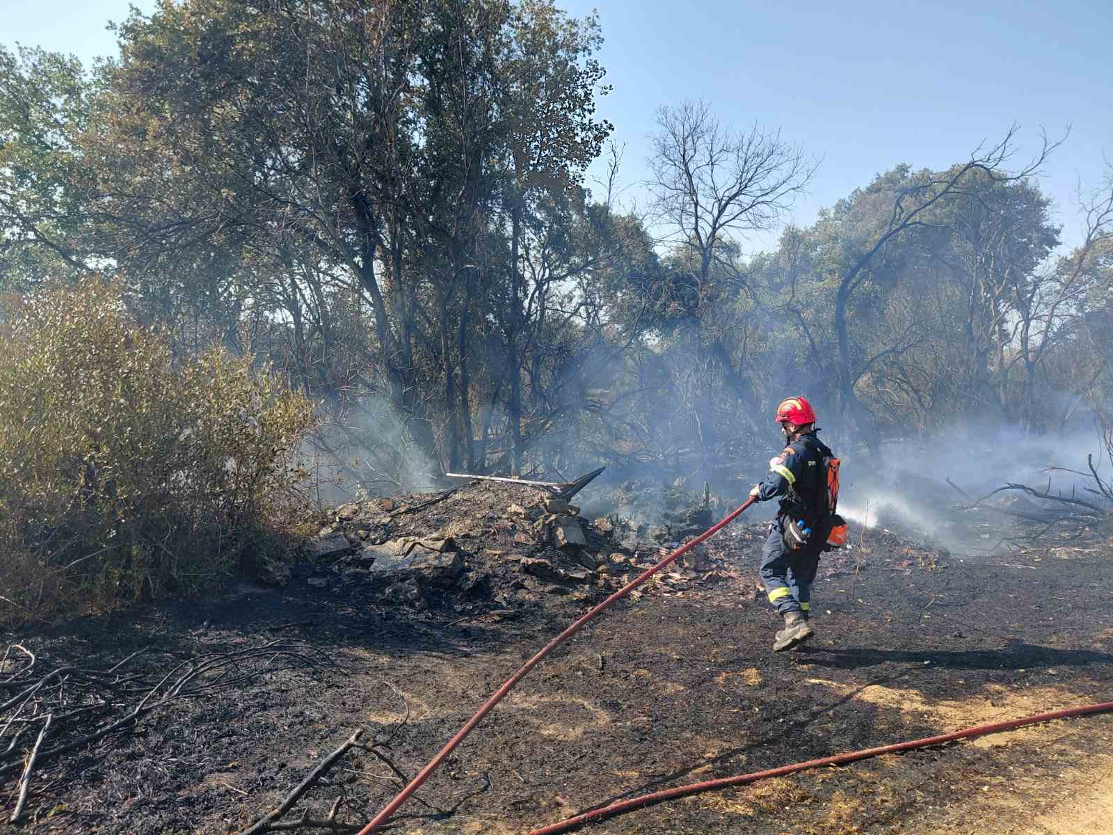Υπό έλεγχο τέθηκε η φωτιά στην Αγία Μαρίνα Βουπρασίας