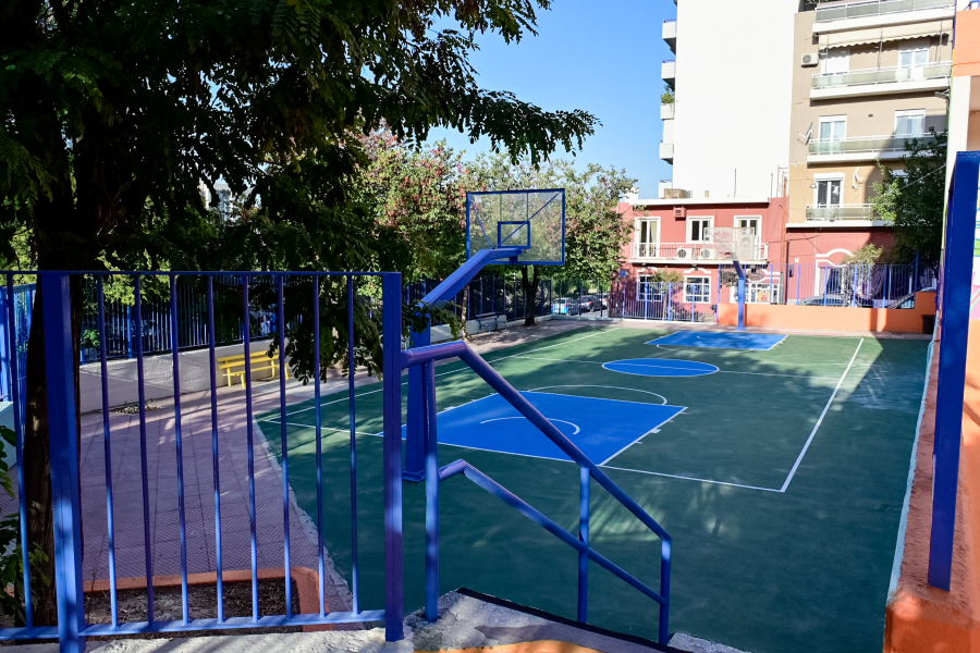 «Κλείδωσε» η πρώτη μέρα στα σχολεία χωρίς τσάντες μετά τον αγιασμό – Χαμόγελα για τους μαθητές