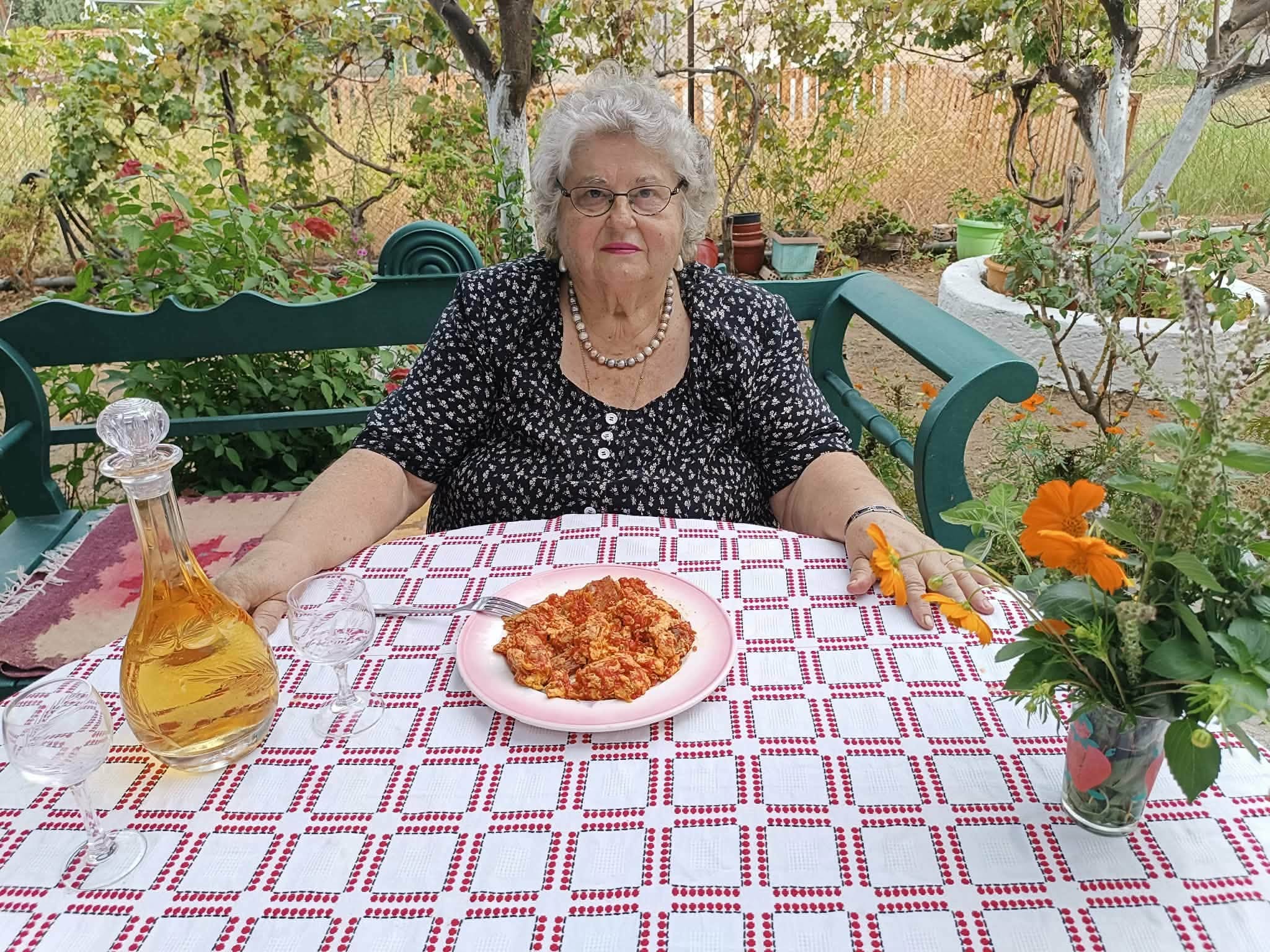 “Στρώνουμε τραπέζι” με την Τριανταφυλλιά Νιάρχου 