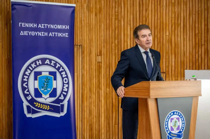 Μ. Χρυσοχοΐδης: «Βραχιολάκι» στους υπόδικους για ενδοοικογενειακή βία που τίθενται υπό περιοριστικούς όρους