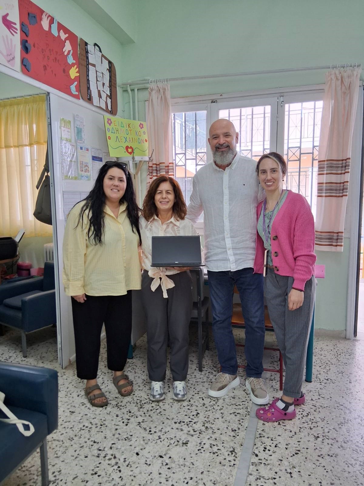 Δωρεά φορητού υπολογιστή στο Ειδικό Δημοτικό Σχολείο Λεχαινών από την Accenture