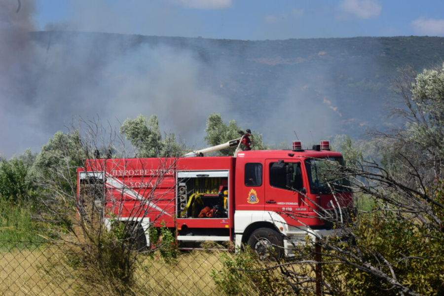 Φωτιά στο Μαζαράκι Πηνείας- Επιχειρούν 6 αεροσκάφη