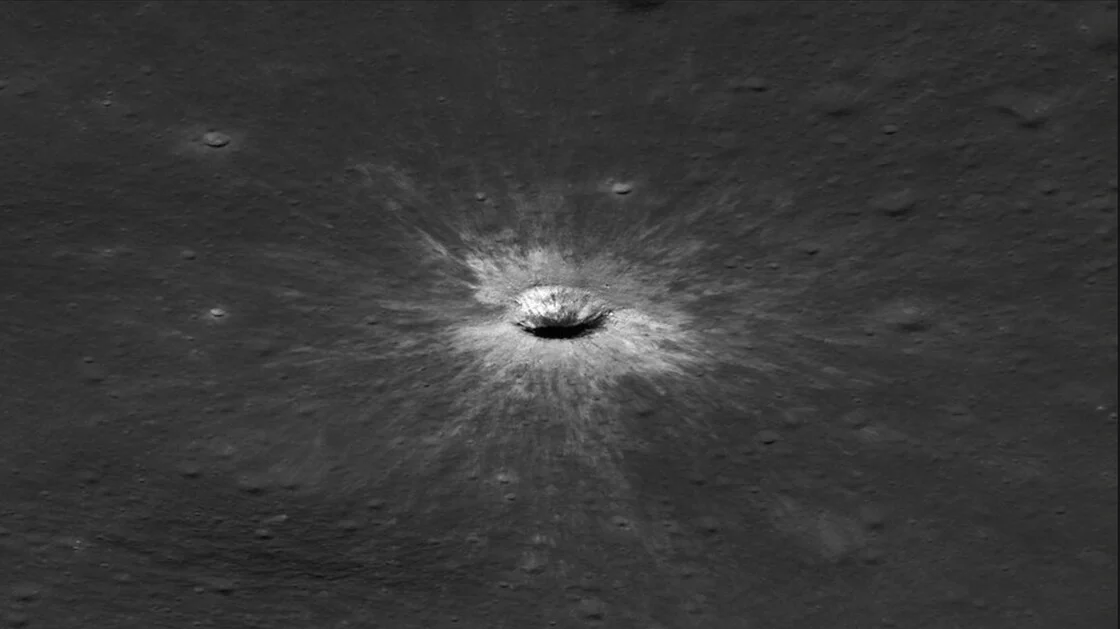 NASA: Ανακαλύφθηκε τεράστιος νέος κρατήρας στη Σελήνη