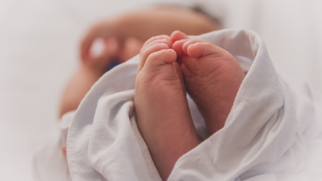 Παγκόσμια πρωτιά για την Ελλάδα: Γέννηση παιδιού από έμβρυο που είχε κρυοσυντηρηθεί πριν από 22 χρόνια