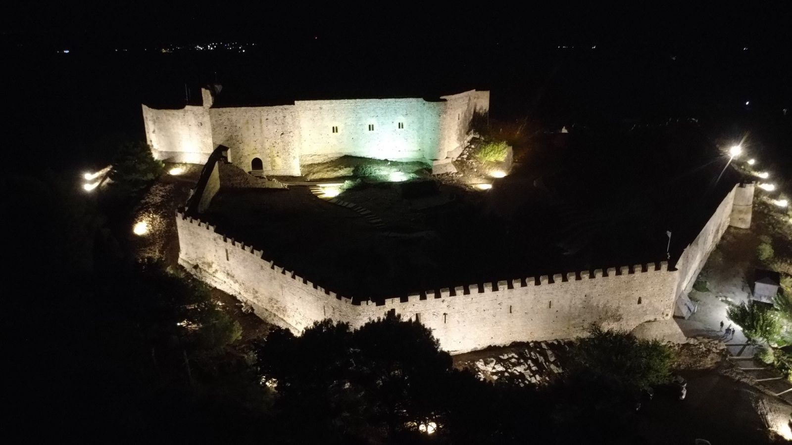 Το εμβληματικό Κάστρο Χλεμούτσι «έλαμψε» ξανά: Πραγματικότητα ένα αίτημα σχεδόν 10 ετών!