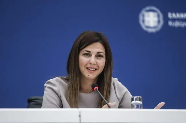 Κάνουν τη Ζαχαράκη Ιφιγένεια για να φυσήξει ακροδεξιός άνεμος