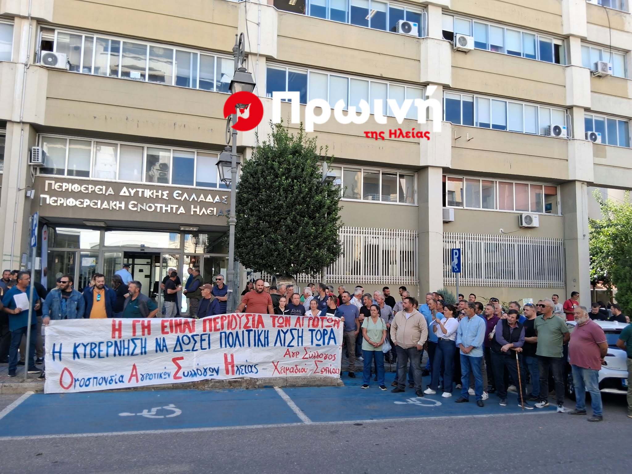 Κτηνοτροφική κινητοποίηση στο Διοικητήριο – Αντιδρούν οι παραγωγοί στους ορολογικούς ελέγχους (φωτό)