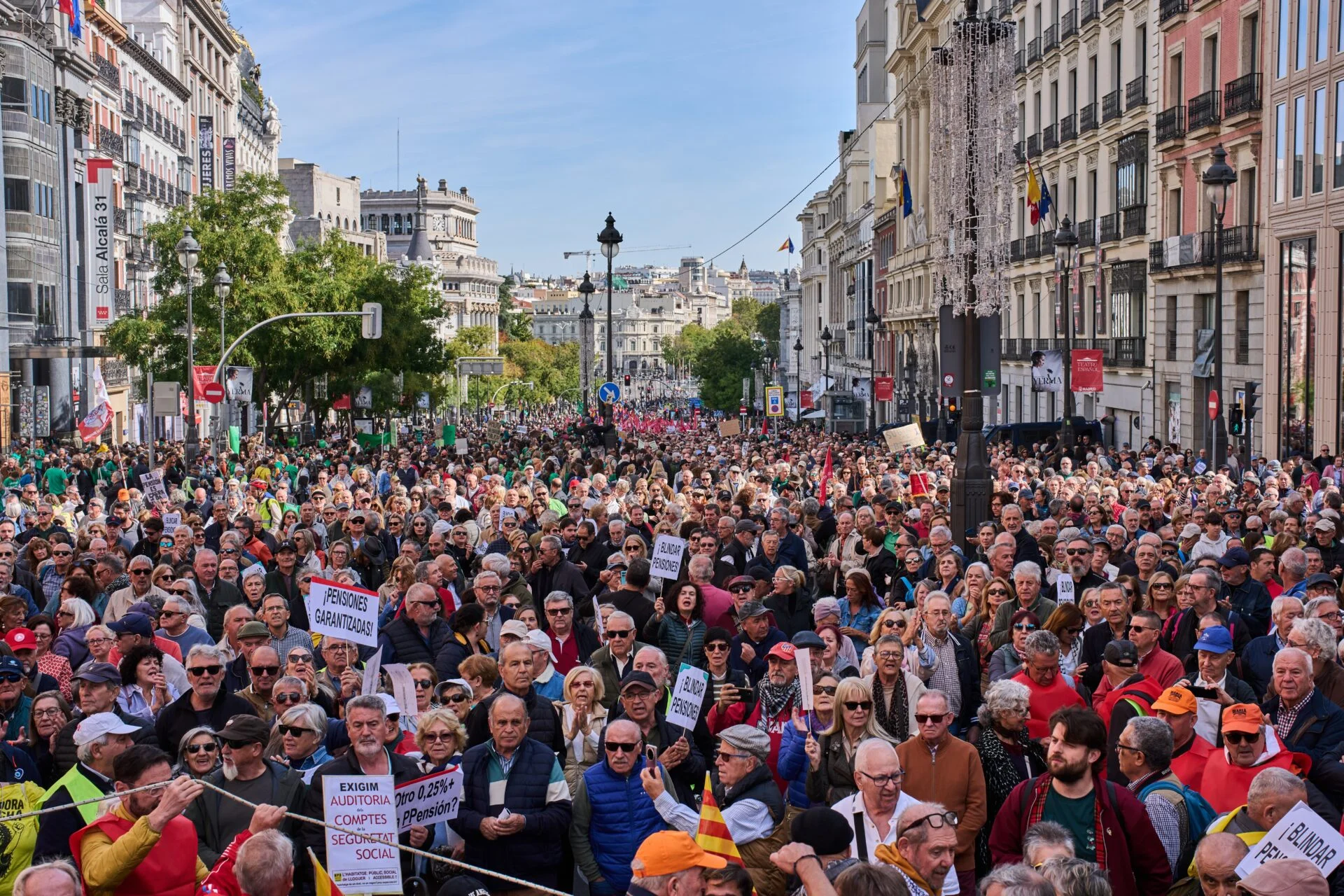 Και η Μαδρίτη στους δρόμους – Χιλιάδες πολίτες ενάντια στην αναδιάρθρωση των συντάξεων [εικόνες – βίντεο]