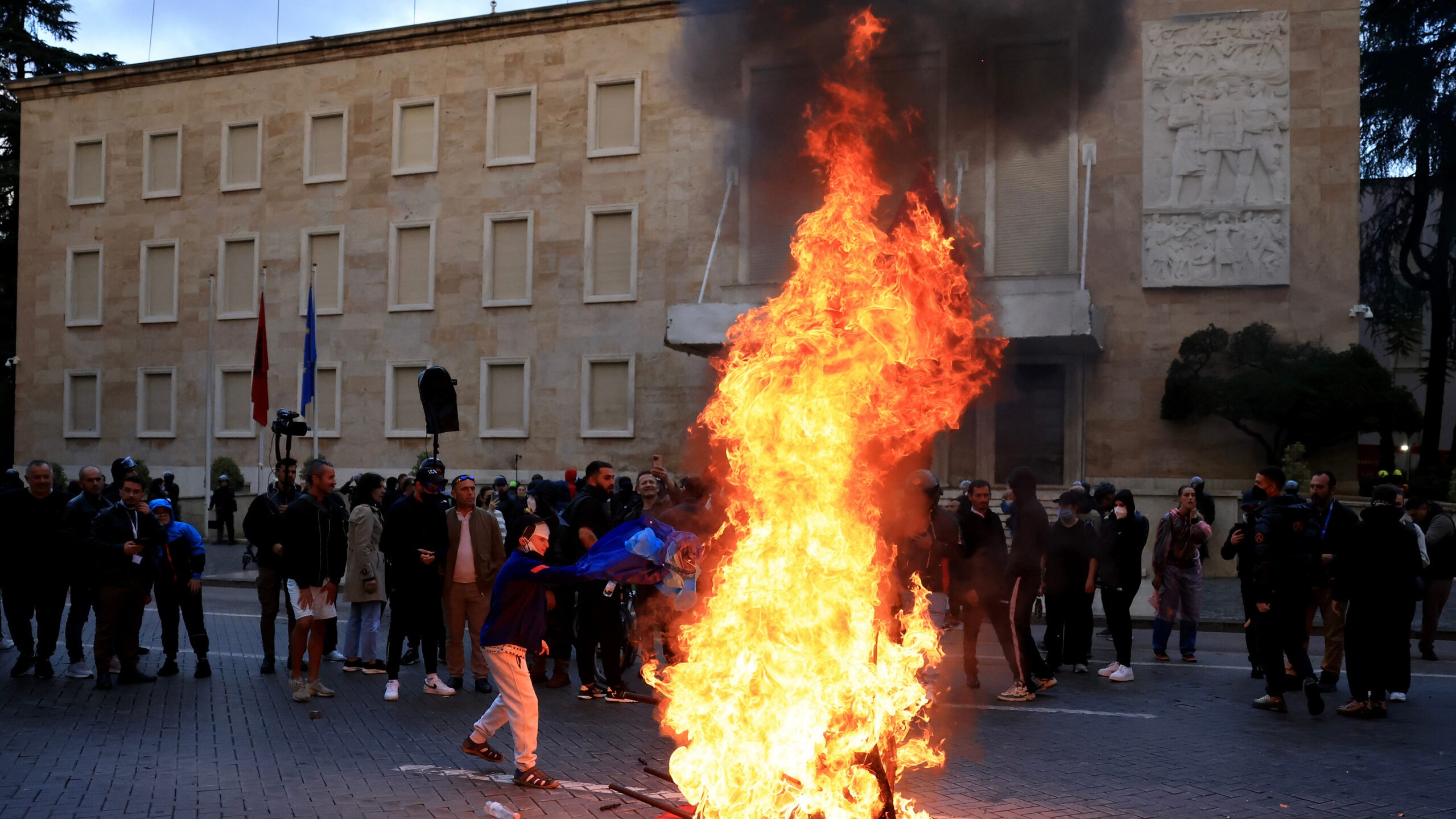 Αλβανία: Καπνογόνα στη Βουλή από την αντιπολίτευση εν μέσω αντικυβερνητικών διαδηλώσεων