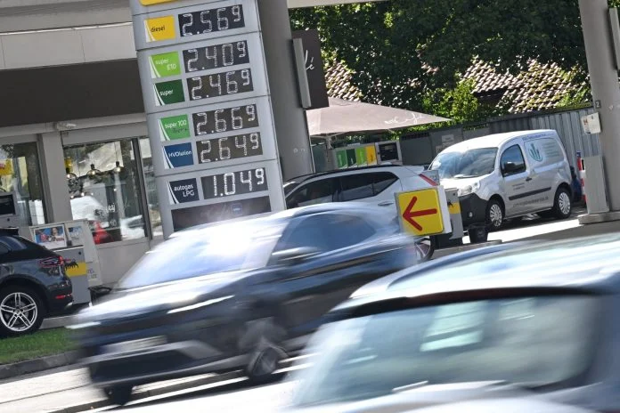 Έκτακτη σύνοδος της ΕΕ για τις τιμές των καυσίμων – Οι απειλές των ΗΠΑ