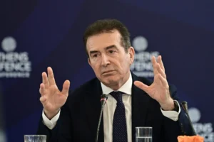 Αντιμεταναστευτικό σόου Χρυσοχοΐδη: «Θα απαγορευτεί η ενοικίαση σπιτιών για δεκάδες μετανάστες – Θα τους πετάξουμε έξω»