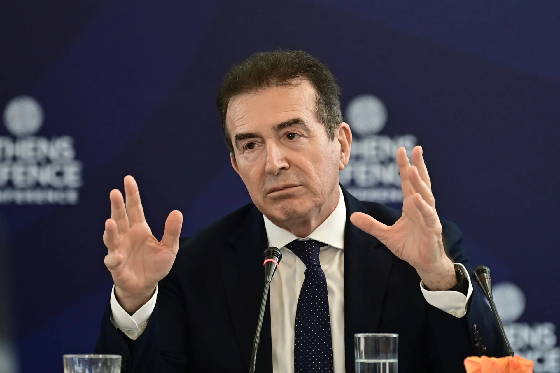 Αντιμεταναστευτικό σόου Χρυσοχοΐδη: «Θα απαγορευτεί η ενοικίαση σπιτιών για δεκάδες μετανάστες – Θα τους πετάξουμε έξω»